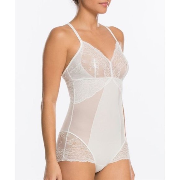 Spanx Spotlight On Lace Bodysuit - Picture 3 of 5